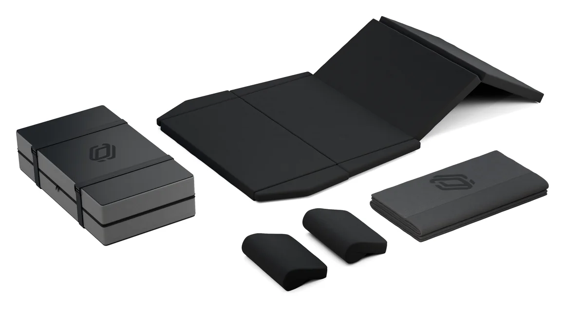 Celoten komplet DreamCase: zložen kovček, razgrnjeno ležišče, dve blazini in prevleka, 3D render