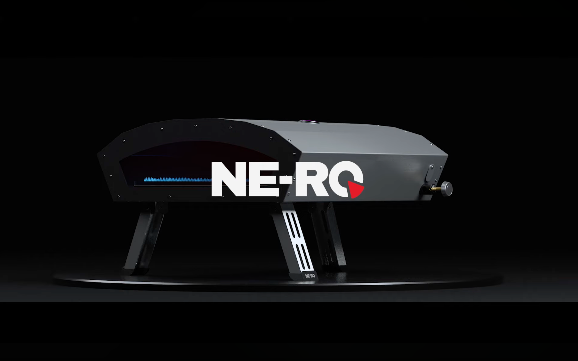 Peč NE-RO 40 na temni sceni s prižganim gorilnikom, 3D render