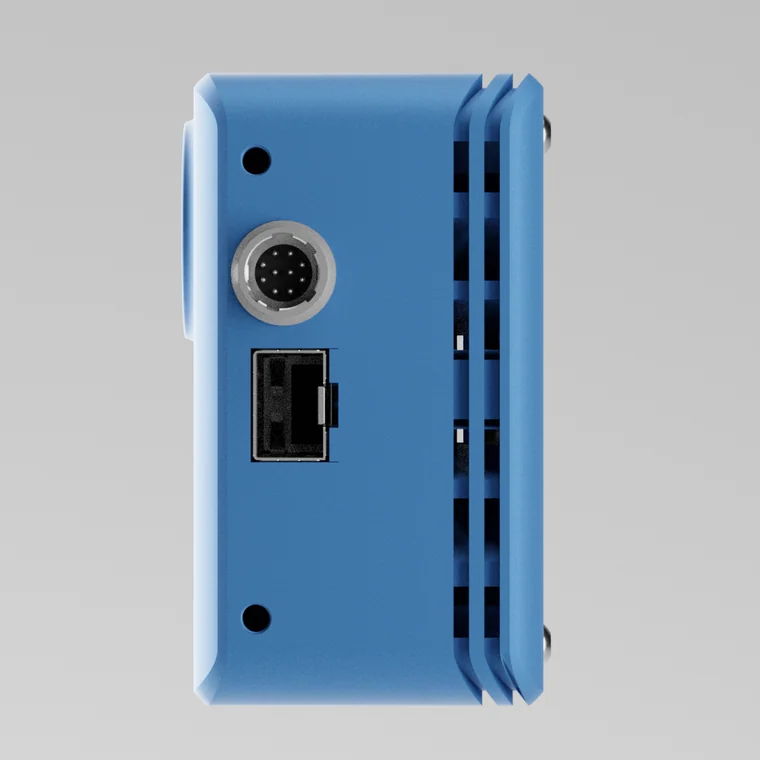 Smilodon 10G EVO s strani, priključek za napajanje in Ethernet, 3D render, Optomotive