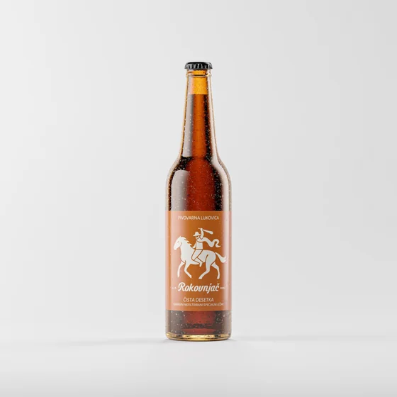 Steklenica 0,5 l z oranžno etiketo Čista desetka, studijski 3D render